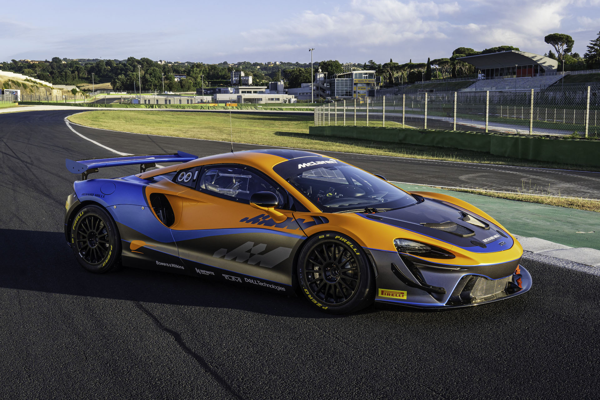 mclaren artura gt4