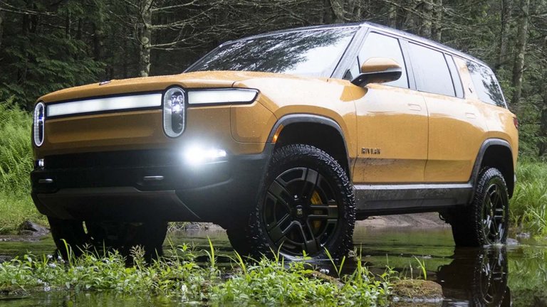 2022 Rivian R1S Review: Feels Like a Throwback Adventure SUV, Only Electric
