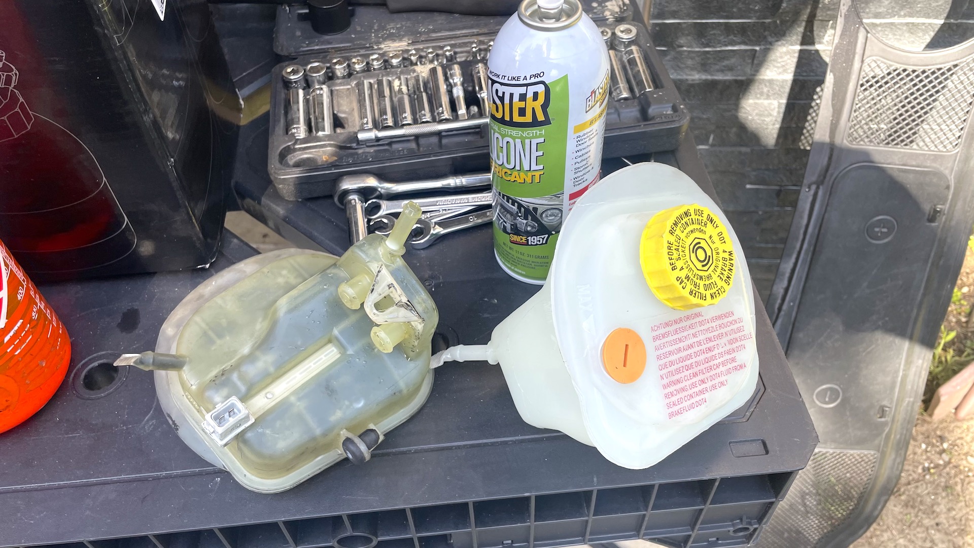 2002 Audi S4 brake reservoir