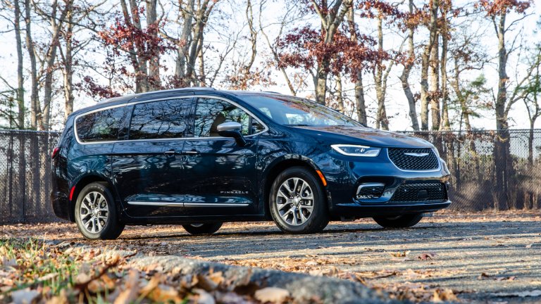 2025 Chrysler Pacifica Review: Extraordinarily OK