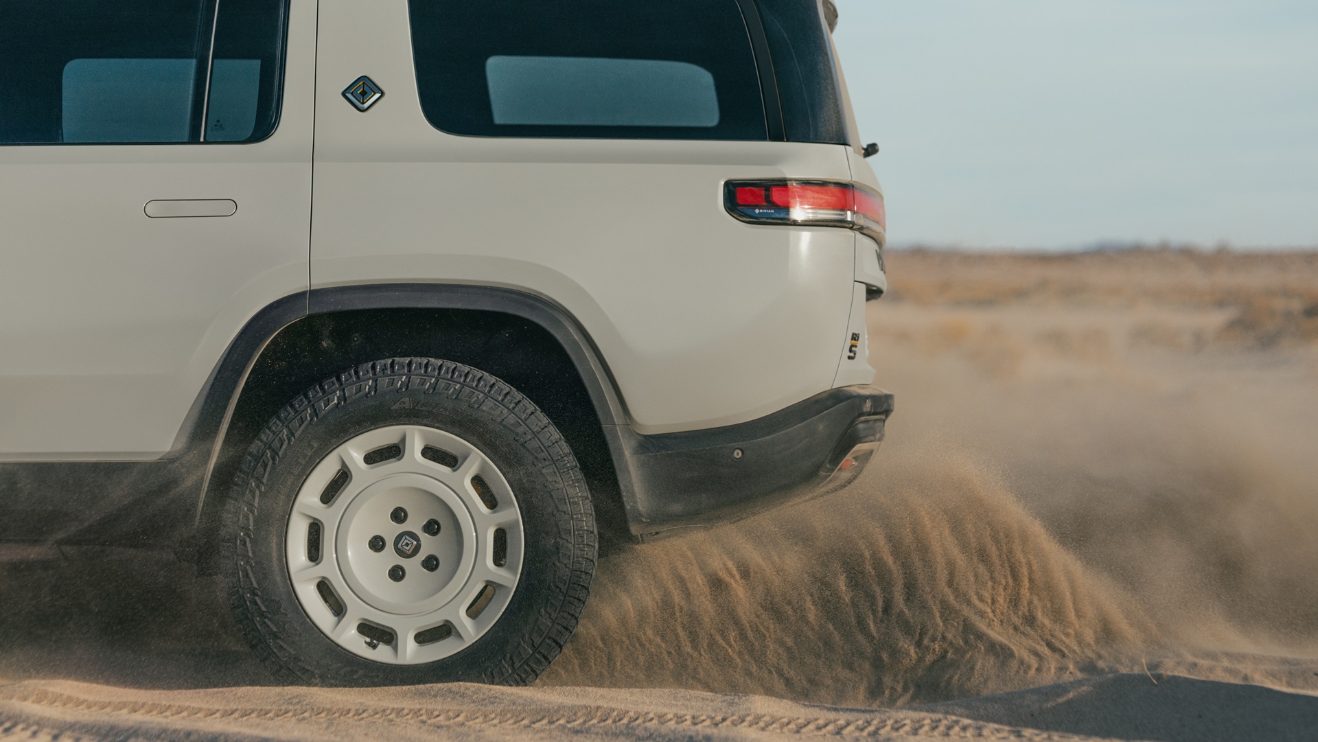 Rivian R1S California Dune Edition