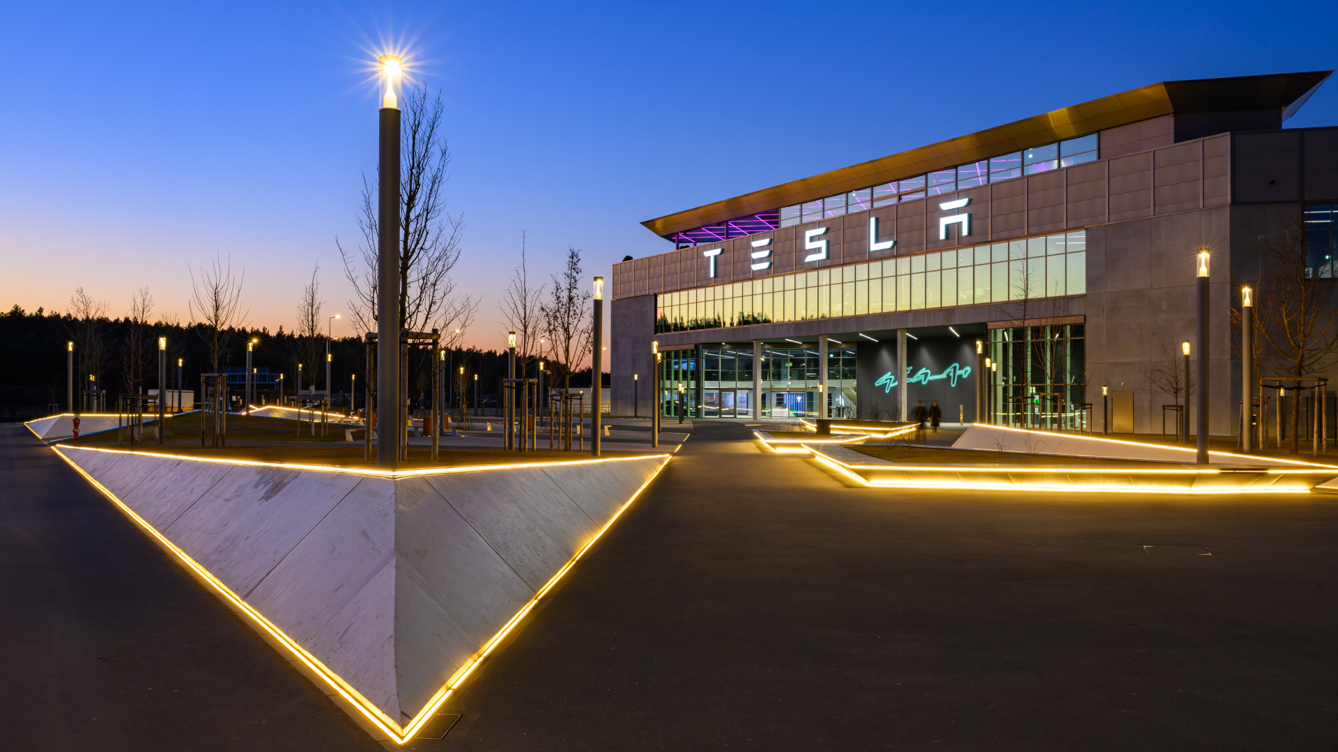 Evening over the Tesla Gigafactory Berlin-Brandenburg. Three years ago, on March 22, 2022, the Tesla e-car plant was opened in Grünheide, east of Berlin.