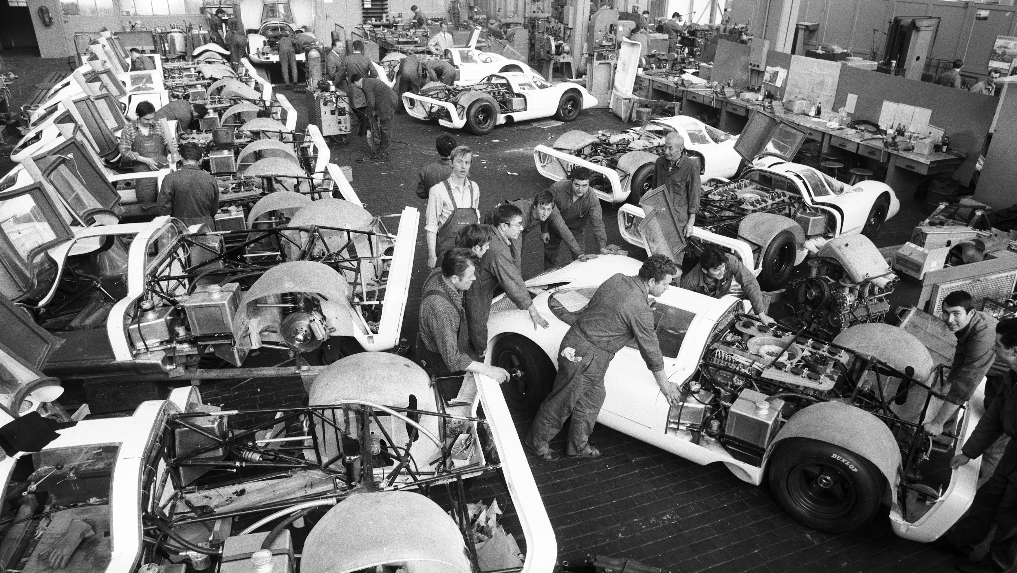 message-editor%2F1552326242920-high_construction_of_25_racing_cars_for_the_homologation_of_the_917_porsche_ag.jpg