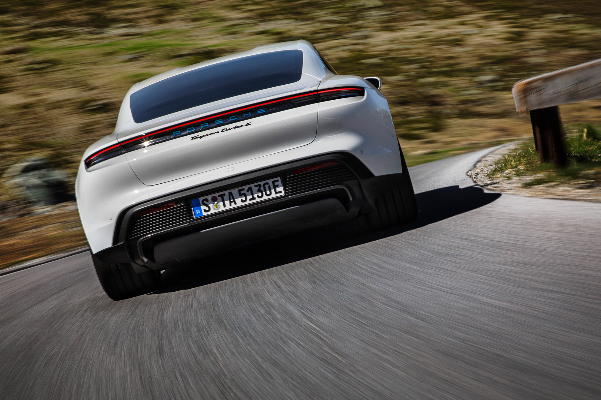 message-editor%2F1574115811021-high_taycan_turbo_s_2019_porsche_ag1.jpg