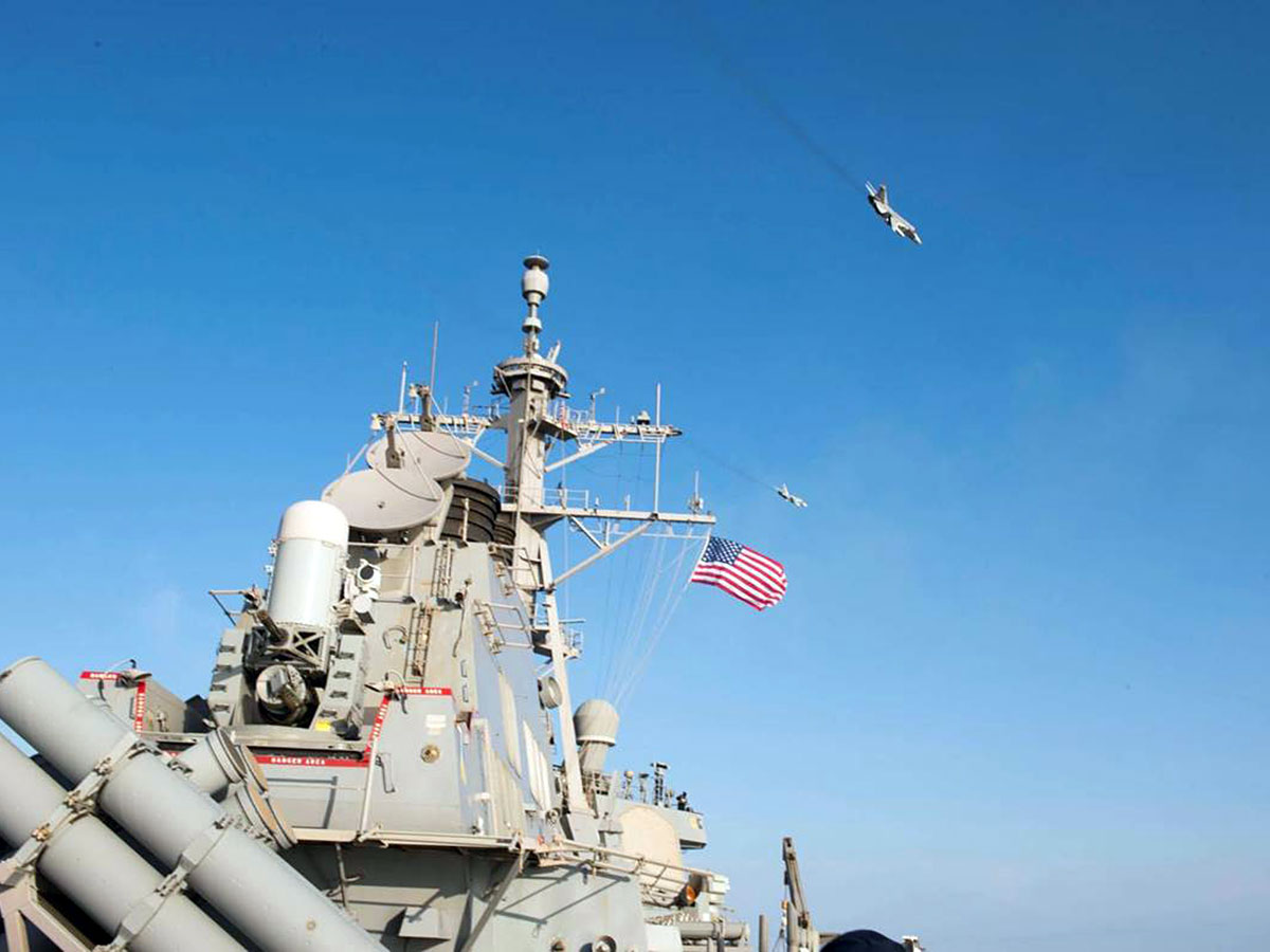 0413160-russian-figher-jet-close-us-navy-art-2.jpg