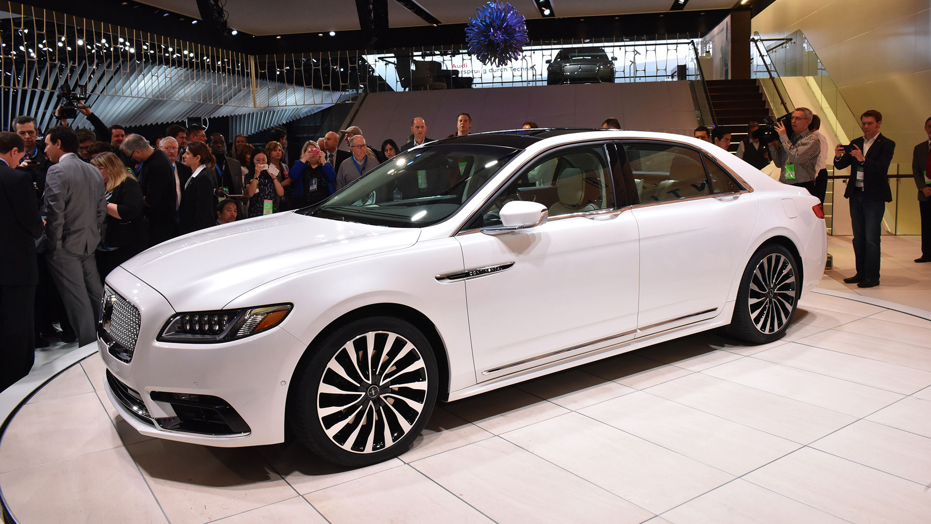 2017lincolncontinental_gal_1.jpg