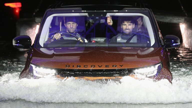 New Land Rover Discovery to Get an Off-Road SVO Version
