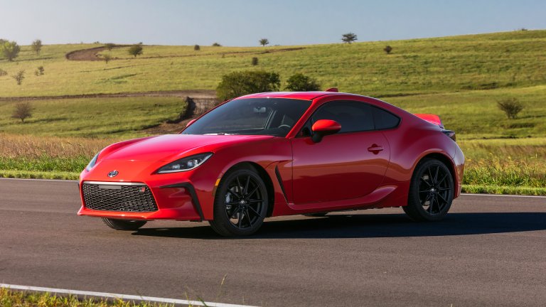 Manual 2022 Toyota GR 86 Is Half a Second Quicker From 0-60 Than the Automatic