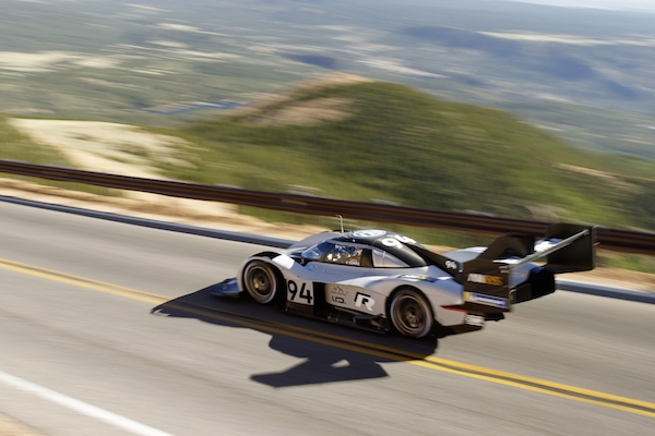 message-editor%2F1544566012113-volkswagen_i.d._r_pikes_peaks_record-breaking_run-small-8510.jpg