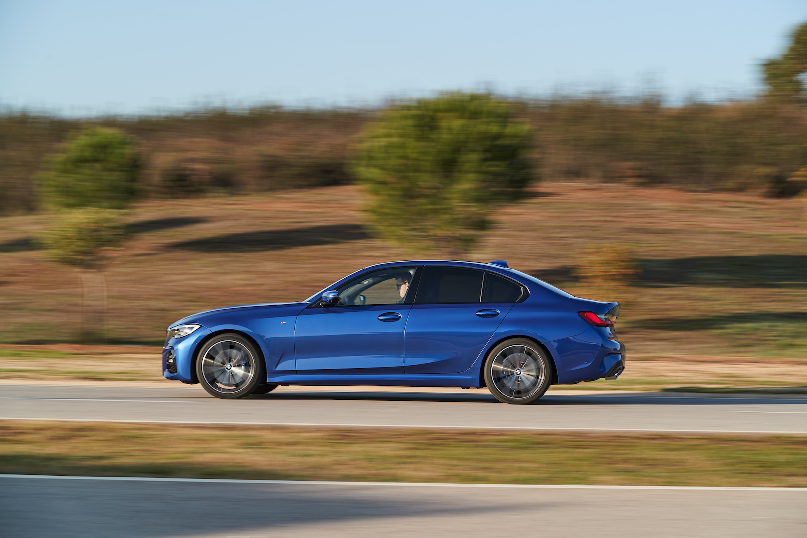 message-editor%2F1544744166113-bmw_330i_m_sport-025.jpg